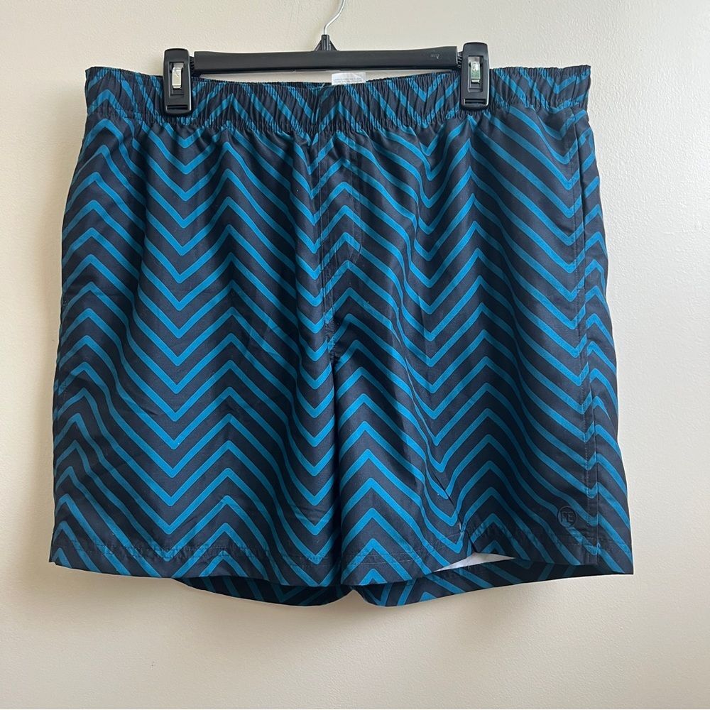NWT Perry Ellis Men’s Black Dark Teal Chevron Board Swim Shorts New Size XL